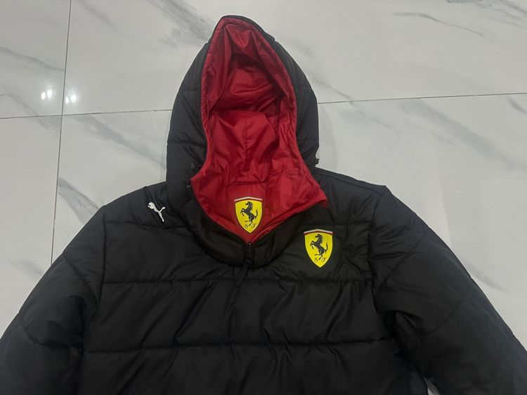 แจ๊คเก็ตกันหนาวขนเป็ด ใส่ได้ 2 ด้าน Puma Scuderia Ferrari F1 2025 Team reversible jacket ของแท้ 💯 รูปที่ 4
