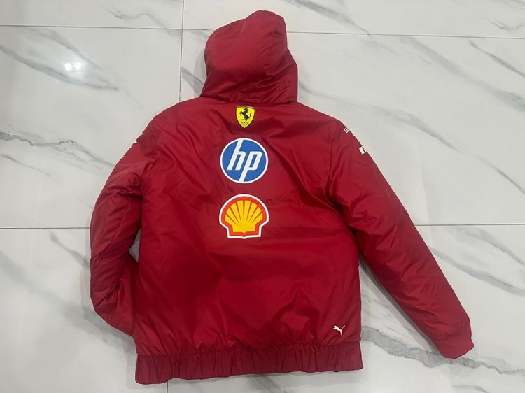 แจ๊คเก็ตกันหนาวขนเป็ด ใส่ได้ 2 ด้าน Puma Scuderia Ferrari F1 2025 Team reversible jacket ของแท้ 💯 รูปที่ 3
