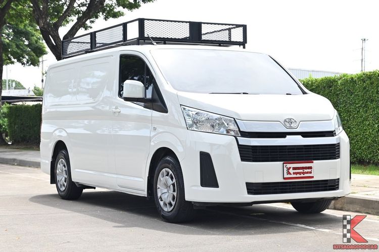 รถ Toyota Hiace 2.8 economy สี ขาว
