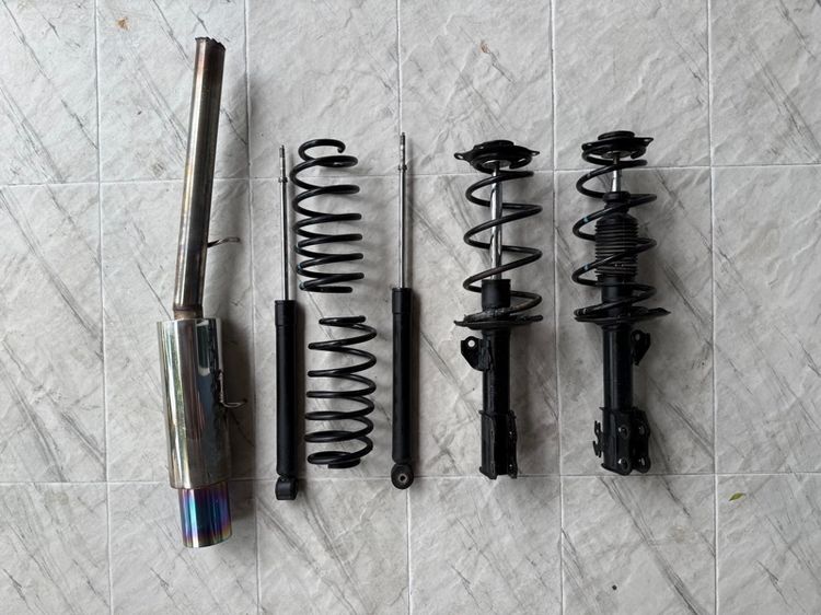 โช้คอัพ4ต้น สปริงโหลด ท่อไอเสียแสตนเลสเสียงเพราะ ถอดจาก Vios ปี2008-2013 ได้เลย ไม่รั่ว ไม่ซึม ใส่แล้วไม่ติดซุ้ม สวยกำลังดี ราคา 4,000 บาท