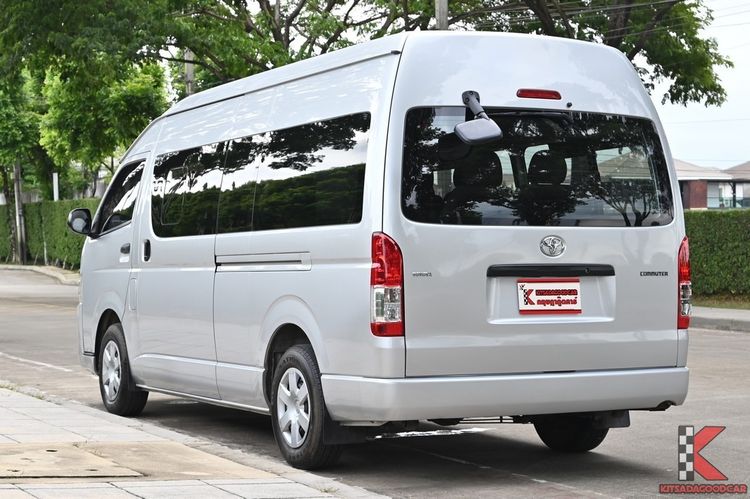 Toyota Commuter 2017 3.0 Van ดีเซล ไม่ติดแก๊ส เกียร์ธรรมดา บรอนซ์เงิน รูปที่ 3