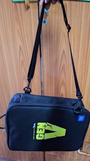 Gen V (The Boys) กระเป๋าสะพายข้างกระเป๋าถือ พร้อมเสื้อ Gen V ที่ระลึกจาก Prime Video รูปที่ 4