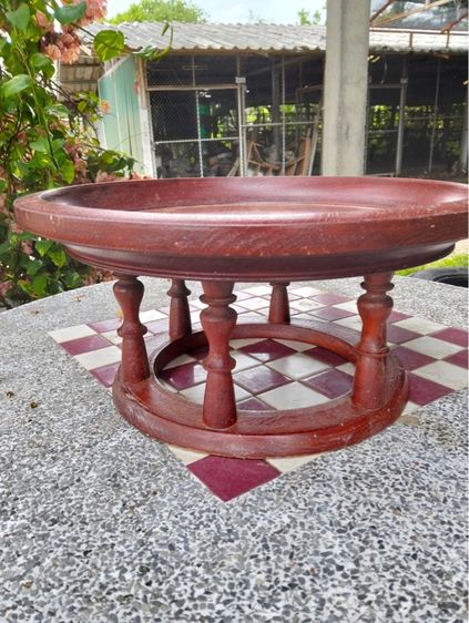 โตกไม้เก่า ขนาด 18 นิ้ว สภาพสมบูรณ์ดี