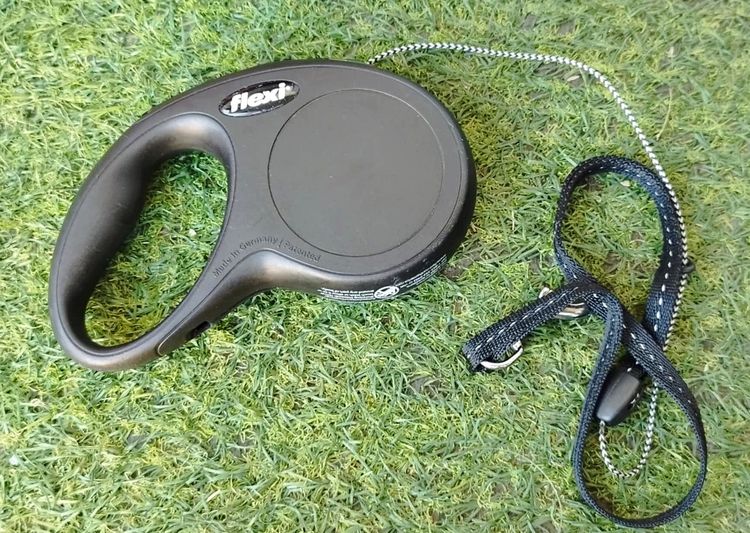 สายจูงสุนัขแบบยืดหดได้ยี่ห้อ Flexi ซึ่งเป็นแบรนด์จากประเทศเยอรมนี มือสองสภาพดีมาก รูปที่ 4