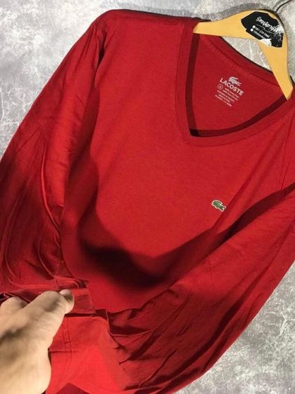 เสื้อแขนยาวคอวี LACOSTE แท้ 💯 size 6 ขนาด อก 21.5 ยาว 27.5 นิ้ว สภาพใหม่มาก สวยแบบเรียบ สีแดงสด ผ้านิ่มมากหายากน่าสะสมครับ รูปที่ 4