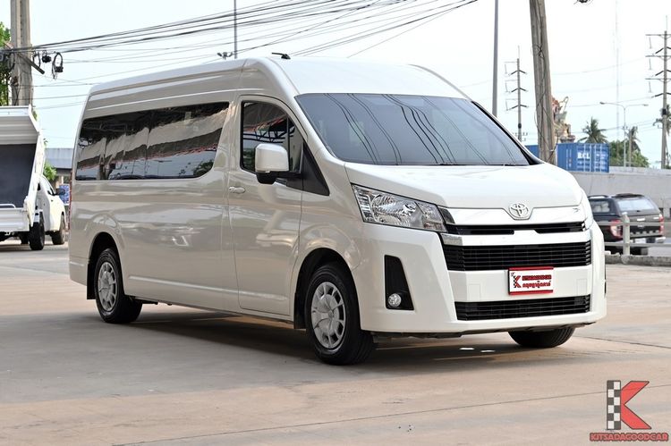 Toyota Commuter 2022 2.8 Van ดีเซล ไม่ติดแก๊ส เกียร์อัตโนมัติ ขาว