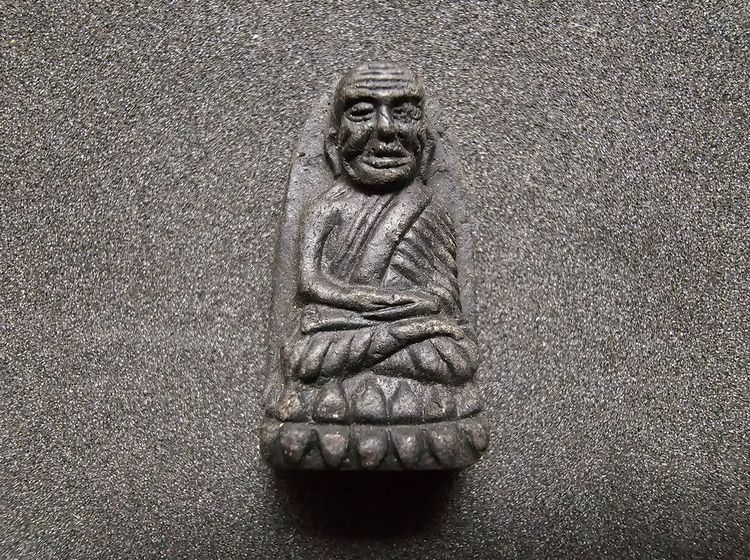 หลวงพ่อทวด วัดห้วยมงคล เนื้อว่านรุ่นแรก ปี๔๔ พิธีใหญ่ พร้อมกล่องแท้จากวัด สภาพสวยเดิม คม ชัด ลึก เริ่มหายากแล้ว รับประกันแท้ตลอดชีพ ไม่แพง