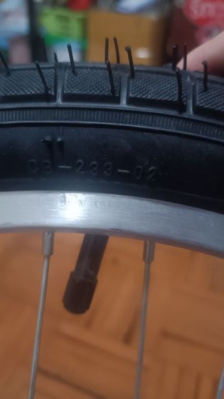 ล้อจักรยาน 20 นิ้ว ยางและยางในของ Camel มีตัวรองขอบยางกันยางด้านใน ประกอบพร้อมใช้ เป็นล้อหน้า ซื้อแล้วใส่ได้เลย สูบลมพร้อม มือ 1