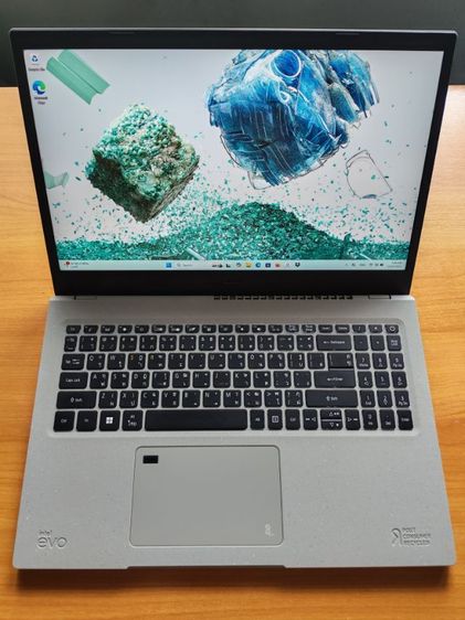 Acer Aspire Vero ครบยกกล่อง แถมกระเป๋า สภาพสวยมาก
