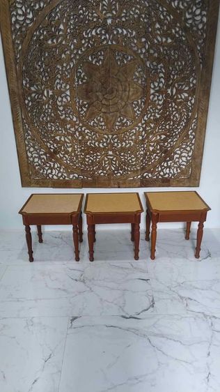 เซ็ทโต้ะไม้เล็กสามตัว สำหรับวางของ มีลิ้นชักในตัว สภาพใช้งาน รูปที่ 2