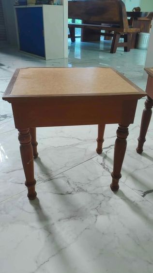 เซ็ทโต้ะไม้เล็กสามตัว สำหรับวางของ มีลิ้นชักในตัว สภาพใช้งาน รูปที่ 3