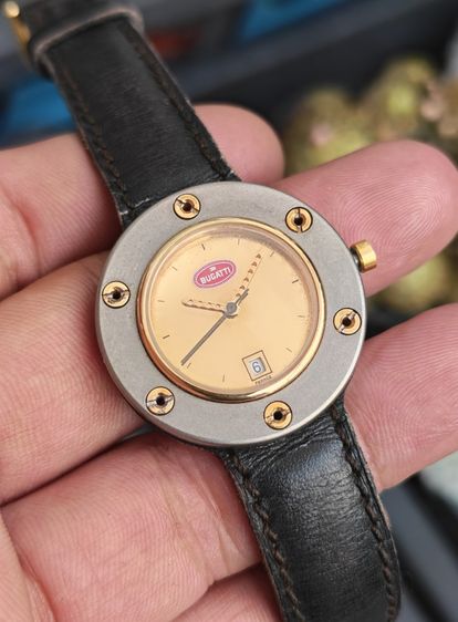 นาฬิกา Vintage Bugatti พร้อมบัคเคิลเดิม ระบบ Quartz ขนาดบอยไซส์ หายากสุดๆ มีตัวเดียวราคาแบ่งปันครับ รูปที่ 2