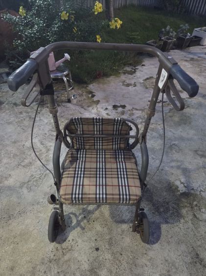 รถช่วยพยุงเดิน