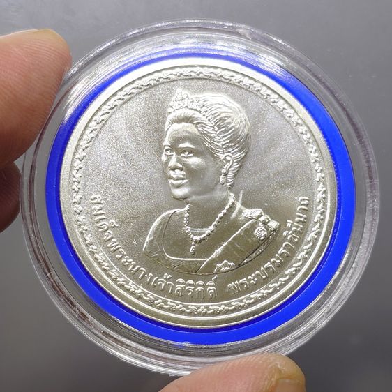 เหรียญ 800 บาท เนื้อเงิน ที่ระลึกเฉลิมพระชนมพรรษา 75 พรรษา สมเด็จพระนางเจ้าสิริกิติ์ พระบรมราชินีนาถ ปี 2550 ไม่ผ่านใช้ พร้อมใบเซอร์ รูปที่ 4
