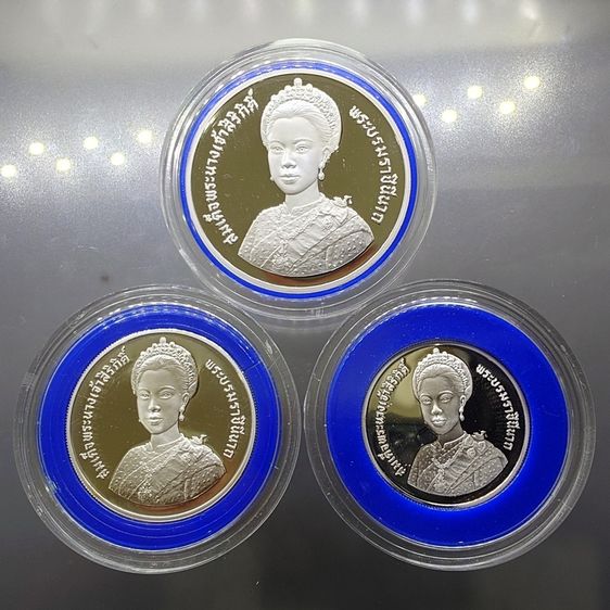 เหรียญไทย เหรียญเงินขัดเงา ครบชุด 3 ขนาด ที่ระลึกเฉลิมพระชนมพรรษา 5 รอบ สมเด็จพระนางเจ้าสิริกิติ์ พระบรมราชินีนาถ พ.ศ.2535 ไม่ผ่านใช้