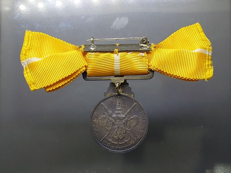 แพรแถบเหรียญเงิน ที่ระลึกรัชมังคลาภิเษก หายาก สร้างน้อย 2531 แบบหญิง รูปที่ 3