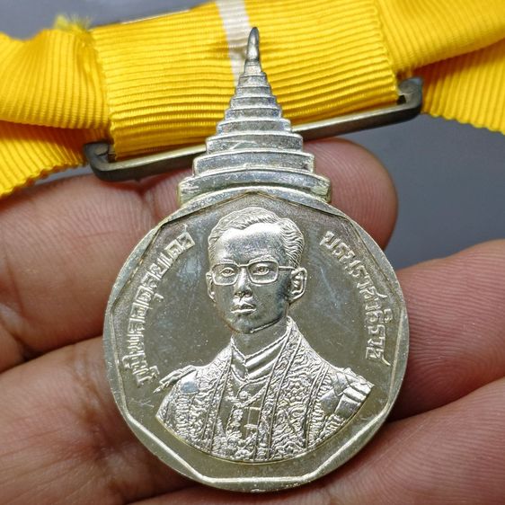 แพรแถบเหรียญเงิน ที่ระลึกรัชมังคลาภิเษก หายาก สร้างน้อย 2531 แบบหญิง รูปที่ 4