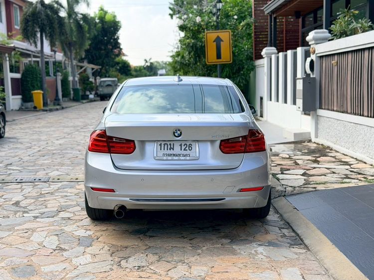 รถ BMW Series 3 320i สี เทา
