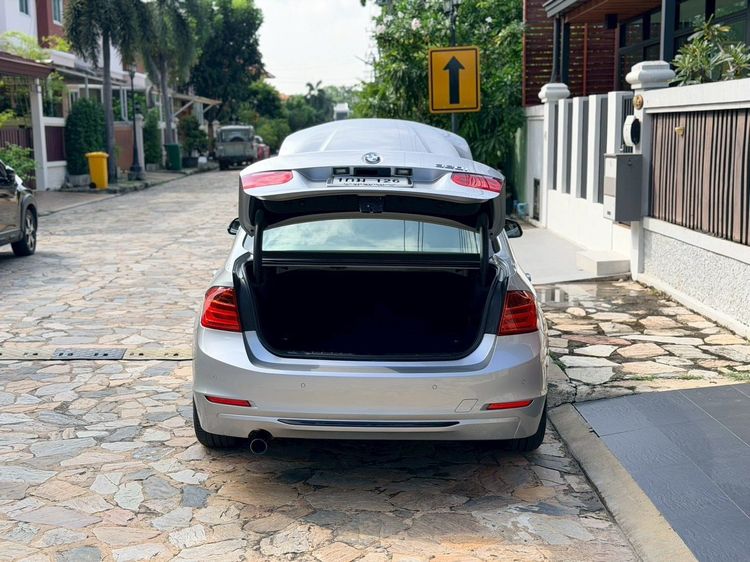 รถ BMW Series 3 320i สี เทา