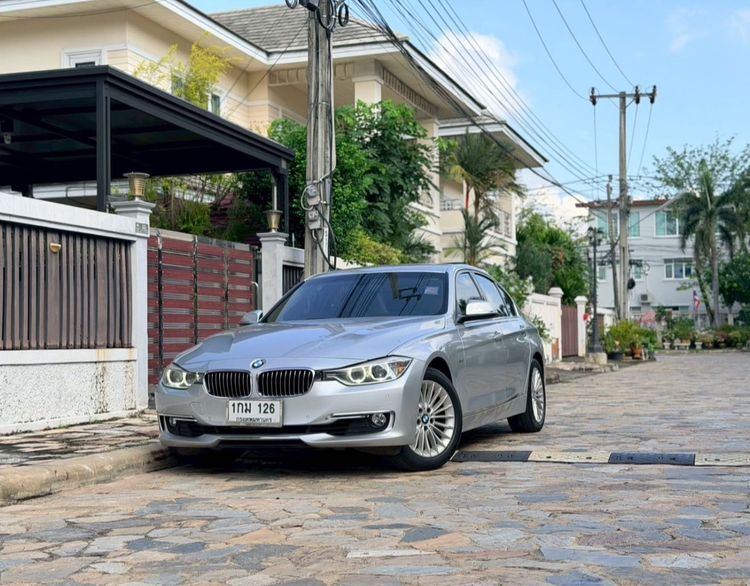 BMW Series 3 2013 320i Sedan เบนซิน ไม่ติดแก๊ส เกียร์อัตโนมัติ เทา รูปที่ 2