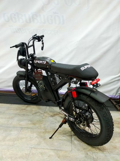 จักรยานไฟฟ้า ล้อโต 20 นิ้ว SUPER 73 แรงๆ  ปี 2025 ทรงคลาสสิค   •	ดีไซน์สวย โดดเด่น คลาสสิค  •	โครงสร้างเหล็ก แข็งแรง แน่นหนา •	ความเร็วสูงสุ รูปที่ 4