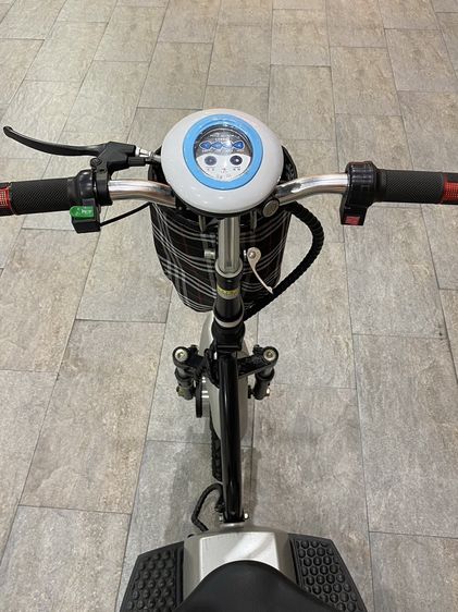 สามล้ออานเดี่ยว  กะทัดรัด คล่องตัวดี •	คอพับได้ ปรับสูง-ต่ำได้ •	ขนาดกะทัดรัด คล่องตัวสูง  •	มอเตอร์ 350w 36v 12v (แบตตะกั่ว) •	ความเร็ว 30ก รูปที่ 4