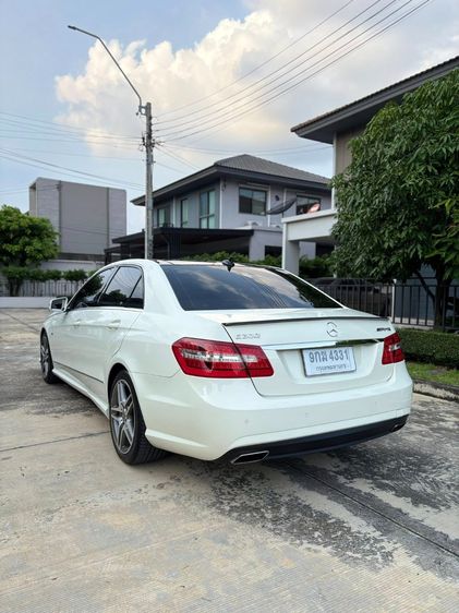 Mercedes-Benz E-Class 2012 E200 CGI Sedan เบนซิน เกียร์อัตโนมัติ ขาว รูปที่ 4