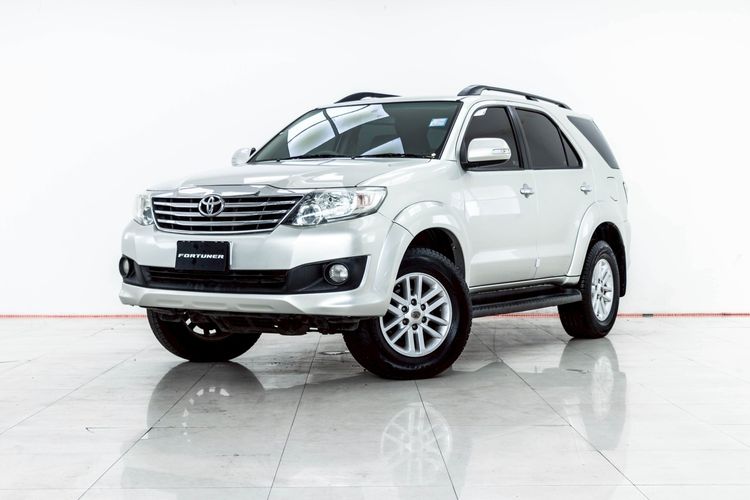 รถ Toyota Fortuner 2.7 V สี เทา