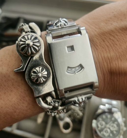 นาฬิกาวินเทจ สไตล Chrome hearts  รูปที่ 2