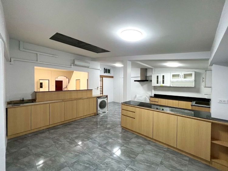 ไม่มี Storey Townhome for Rent in the Heart of Thonglor - Ideal for Living or Home Office Near BTS Ekkamai THB 80,000 per Month รูปที่ 2