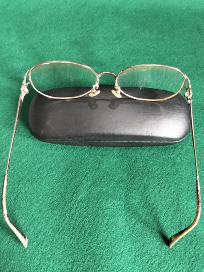 กรอบแว่นตาหญิงแบรนด์ Burberry รุ่น 425 วินเทจ ขนาด 56-15-135 mm.มีปั้มหายากสภาพตามอายุการใช้งานมาแล้วแต่ไม่มีชำรุด รูปที่ 8
