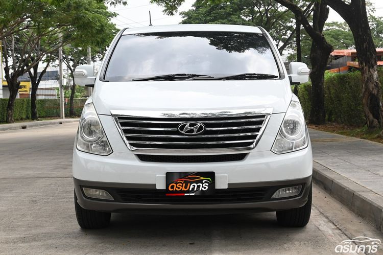 Hyundai Grand Starex 2011 2.5 VIP Van ดีเซล ไม่ติดแก๊ส เกียร์อัตโนมัติ บรอนซ์เงิน รูปที่ 2