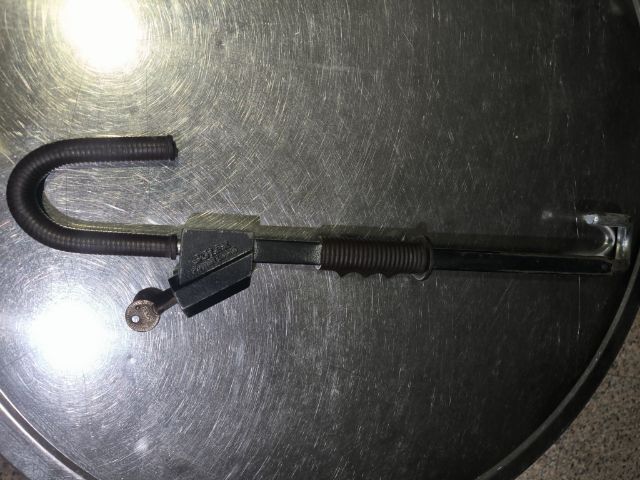 ขาล็อคพวงมาลัยกับเบรค