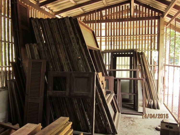 ขายหรือแลกเปลี่ยน บานประตูหน้าต่างไม้สัก พร้อมวงกบไม้แดง มือสอง รูปที่ 2