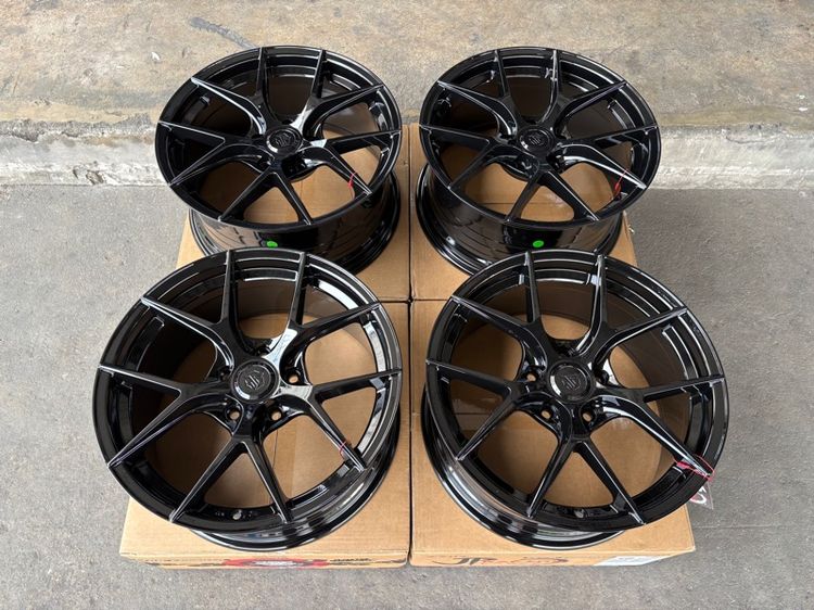 17" ล้อแม็กมือ1 ขอบ17 ก้านY 5รู114 กว้าง8 ออฟ35 สีดำเงา ล้อเบา FLOW FORMING งานJP งานสวยมากๆ