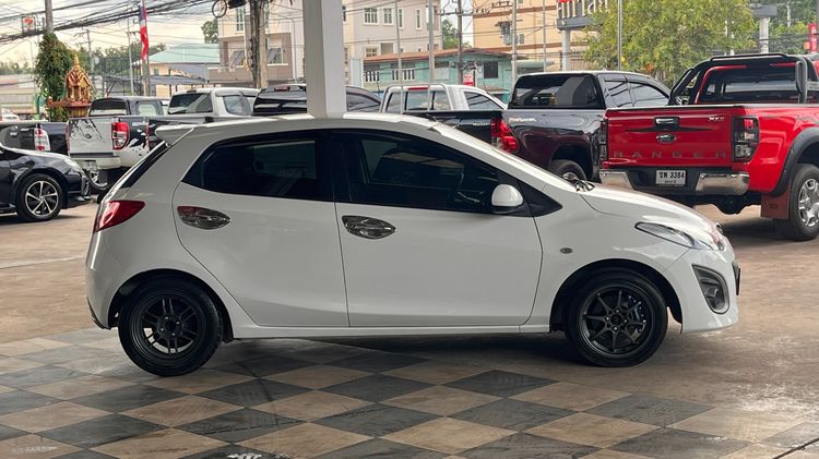 Mazda Mazda 2 2011 1.5 Sports Maxx Sedan เบนซิน ไม่ติดแก๊ส เกียร์อัตโนมัติ ขาว รูปที่ 4