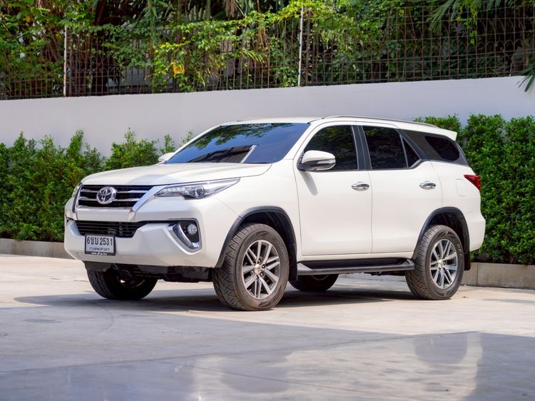 Toyota Fortuner 2016 2.8 V 4WD Utility-car ดีเซล ไม่ติดแก๊ส เกียร์อัตโนมัติ ขาว รูปที่ 3
