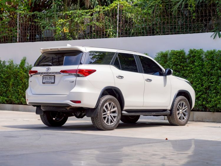 Toyota Fortuner 2016 2.8 V 4WD Utility-car ดีเซล ไม่ติดแก๊ส เกียร์อัตโนมัติ ขาว รูปที่ 4