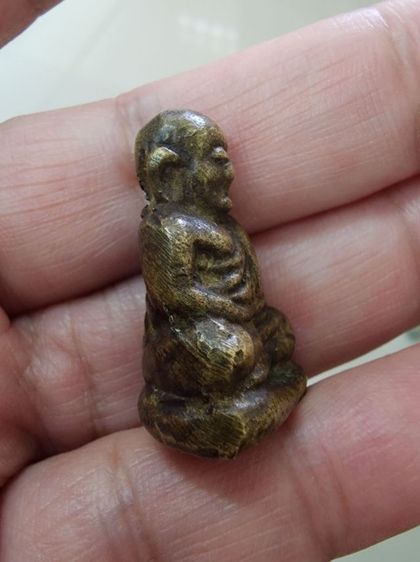 หลวงพ่อเงินพิมพ์นิยมแป๊ะยิ้ม เนื้อกาเก่ามาก  รูปที่ 5