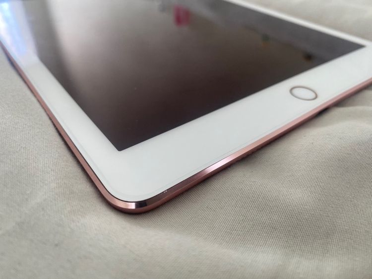 Ipad Pro 9.7 นิ้ว 32GB Wifi,Celular แถม ipad Pro Smart Keyboard สภาพสวย ไม่มีลอยตก รูปที่ 4