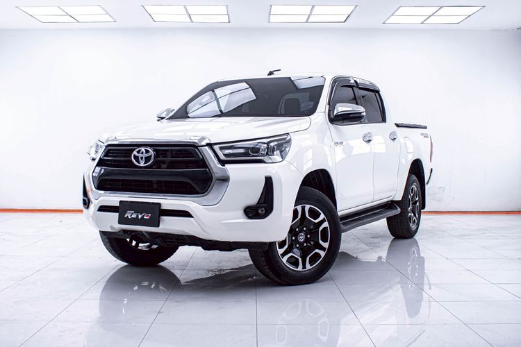 รถ Toyota Hilux Revo Double Cab 2.4 Mid Prerunner สี ขาว