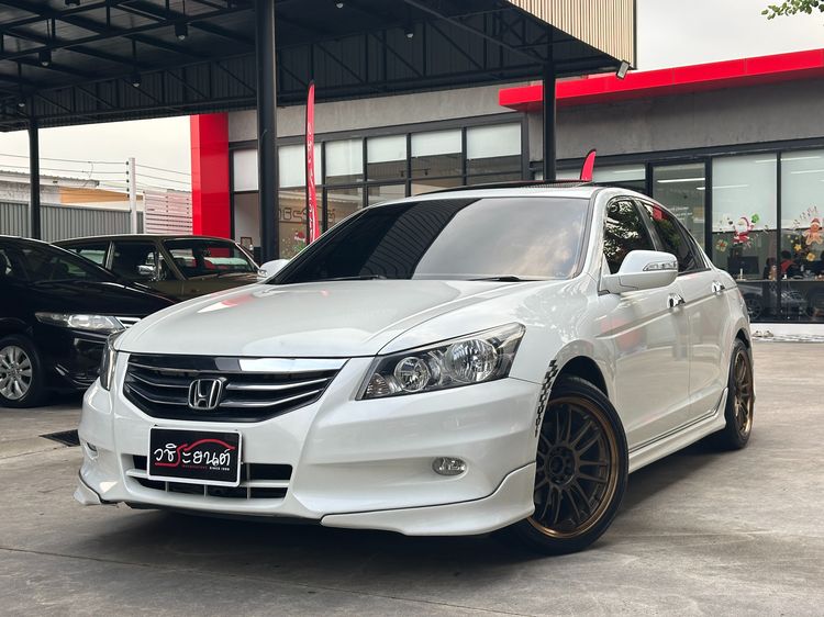 รถ Honda Accord 2.0 JP สี ขาว
