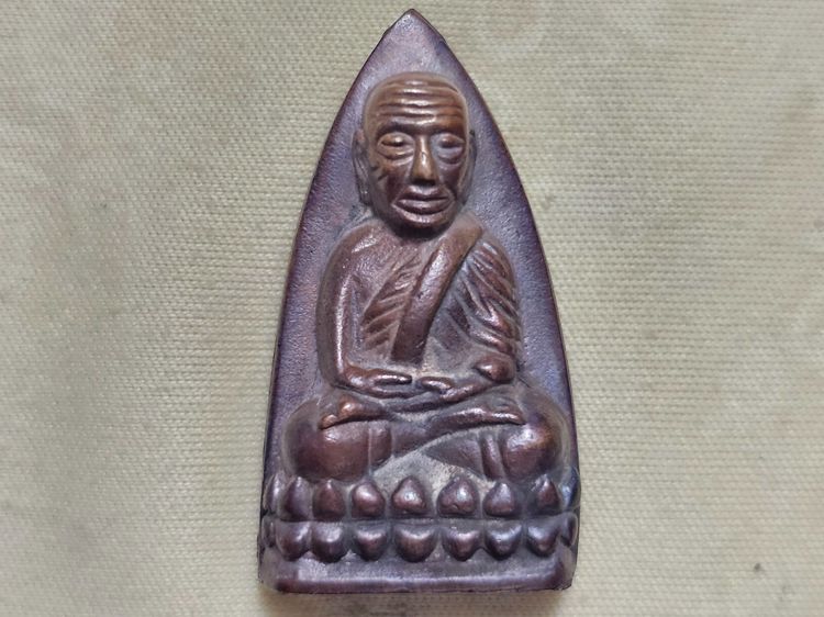 หลวงพ่อทวด วัดห้วยมงคล หลังเตารีด พิมพ์ปี๔๔ เนื้อสัตตโลหะ ไม่มีโค๊ต สนใจเคาะ ไม่แพง