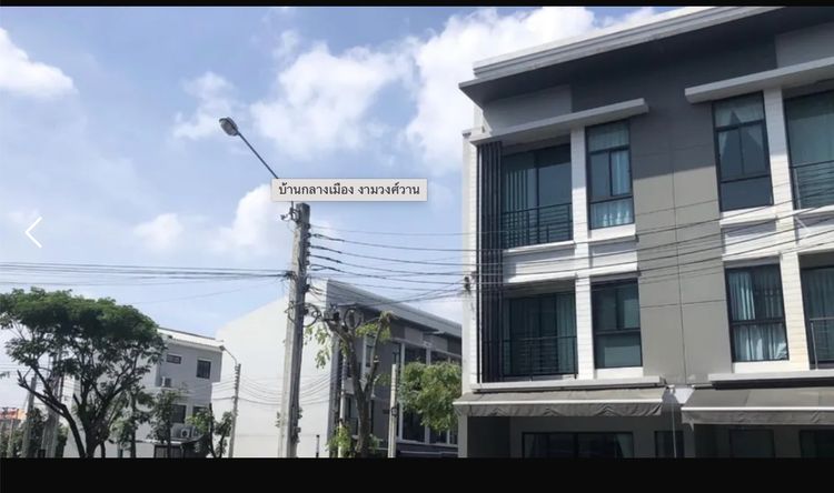 ทาวน์โฮม 3 ชั้น ใจกลางกรุงเทพ ใกล้รถไฟฟ้า ทางด่วน พร้อมอยู่ 