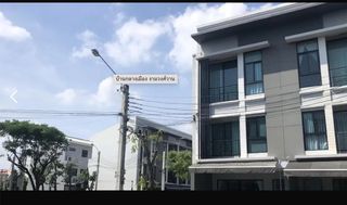 ทาวน์โฮม 3 ชั้น ใจกลางกรุงเทพ ใกล้รถไฟฟ้า ทางด่วน พร้อมอยู่ 