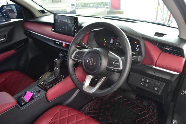 Toyota Yaris ATIV 2023 1.2 Premium Luxury Sedan เบนซิน ไม่ติดแก๊ส เกียร์อัตโนมัติ เทา รูปที่ 4