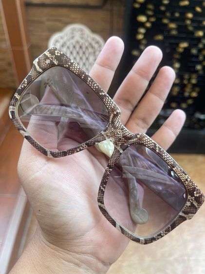 แว่นกันแดด ANNA-KARIN KARLSSON เฟรมลายงู ทรงสวย