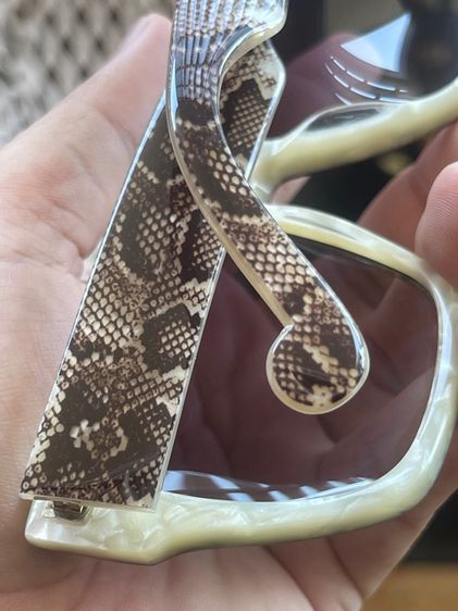 แว่นกันแดด ANNA-KARIN KARLSSON เฟรมลายงู ทรงสวย รูปที่ 9