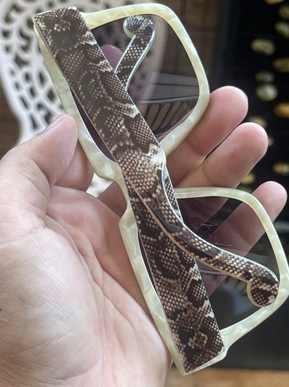 แว่นกันแดด ANNA-KARIN KARLSSON เฟรมลายงู ทรงสวย รูปที่ 8