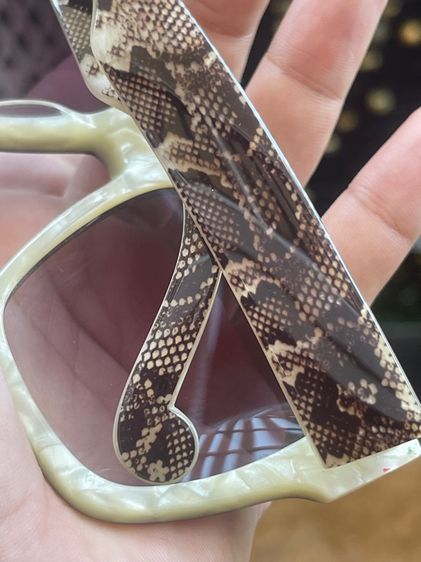 แว่นกันแดด ANNA-KARIN KARLSSON เฟรมลายงู ทรงสวย รูปที่ 12